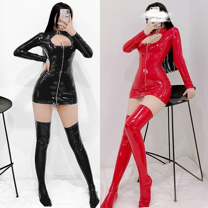 L326 ชุดหนังลาเท็กซ์ Latex ชุดหนังแก้ว ชุดหนังเซ็กซี่ เดรสหนังแขนยาวผิวมันเงา ด้านหน้าเป็นซิปรูดผ่ากลาง ตรงคอเป็นสายรัดหัวเข็มขัดตามรูปถ่ายสินค้าจริง ***ไม่มีถุงน่อง ถุงน่องจะมีขายอีกรหัสนึง