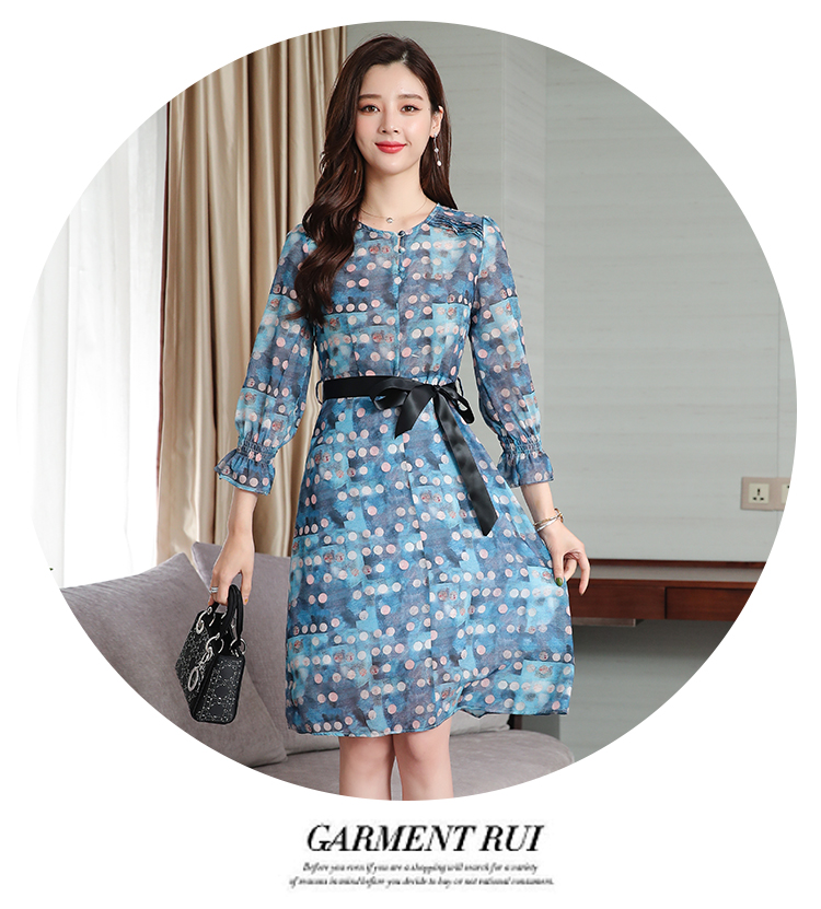 ชุดเดรสผ้าชีฟองเนื้อดี นิ่มลื่น พิมพ์ลายตามแบบโทนสีฟ้าน้ำเงิน ส่งฟรี ems