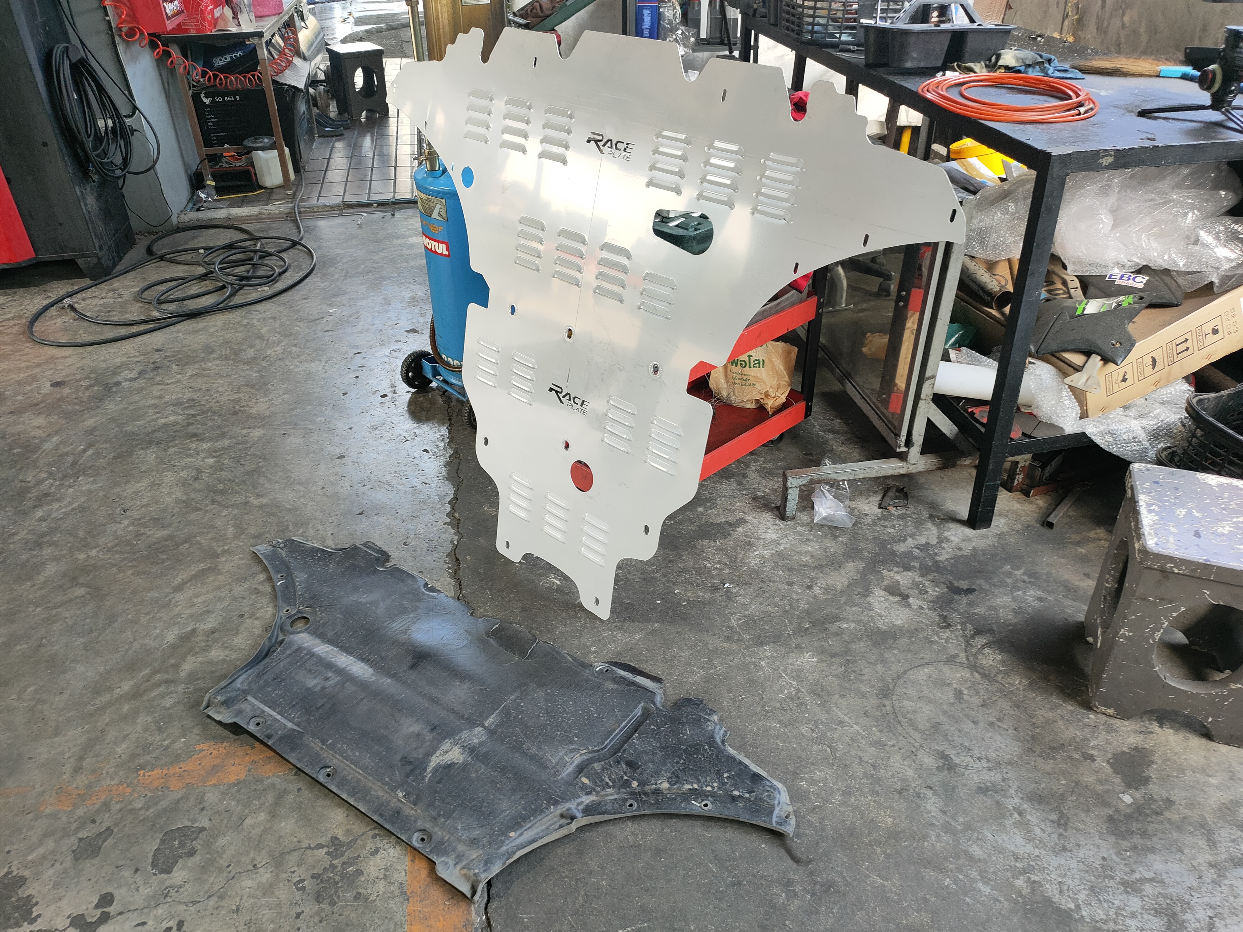 แผ่นปิดใต้ห้องเครื่องอลูมิเนียม Audi A5 2009 Raceplate_Undertray