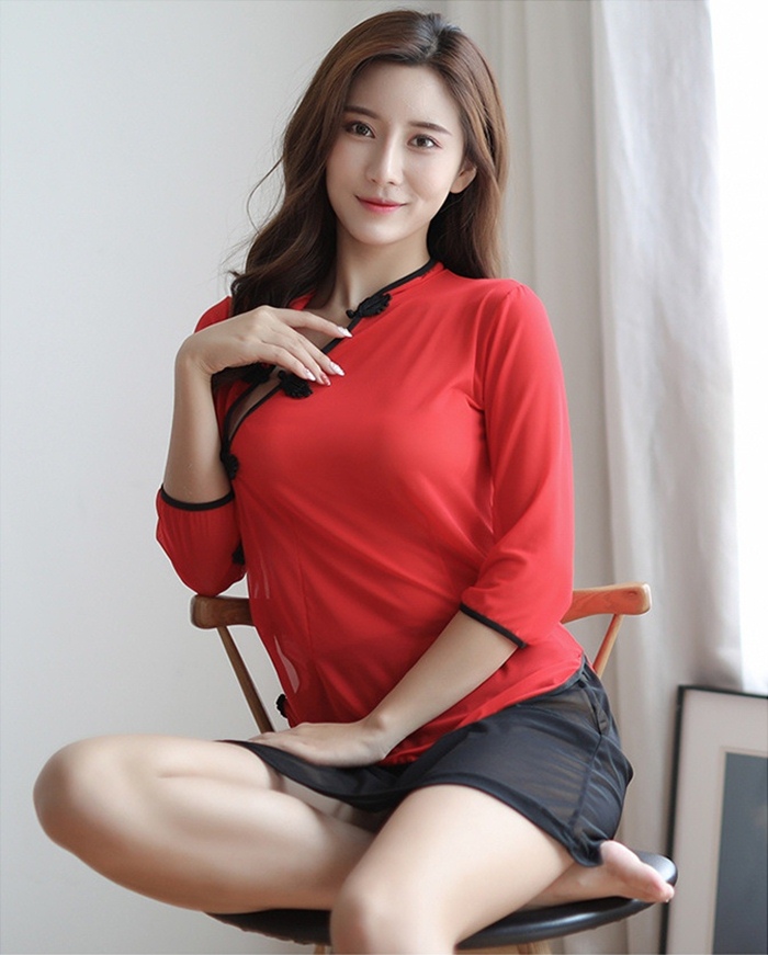 C8002 ชุดนักเรียนจีนแบบโบราณ ชุดนักเรียนจีนสไตล์วินเทจย้อนยุคมาในแบบ2ชิ้นประกอบไปด้วย เสื้อแขนยาวคอจีนแต่งกระดุมเชือกเป็นผ้าซีทรูเนื้อนิ่มๆและกระโปรงซีทรูสีดำขอบเป็นยางยืดตามรูปเลยค่ะ