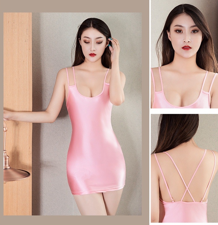 L047 เดรสกระโปรงสั้นเซ็กซี่ ชุดอีโรติกมาในแบบชุดเดรสสั้น สวมใส่แบบใช้สายคล้องไหล่ด้านหลังเปิดครึ่งบน รหัสนี้จะเป็นผ้ายืดไม่บางมากเนื้อนุ่มลื่นมือ เนื้อผ้าจะออกมันเงาตามรูปถ่ายสินค้าจริงเลยค่ะ