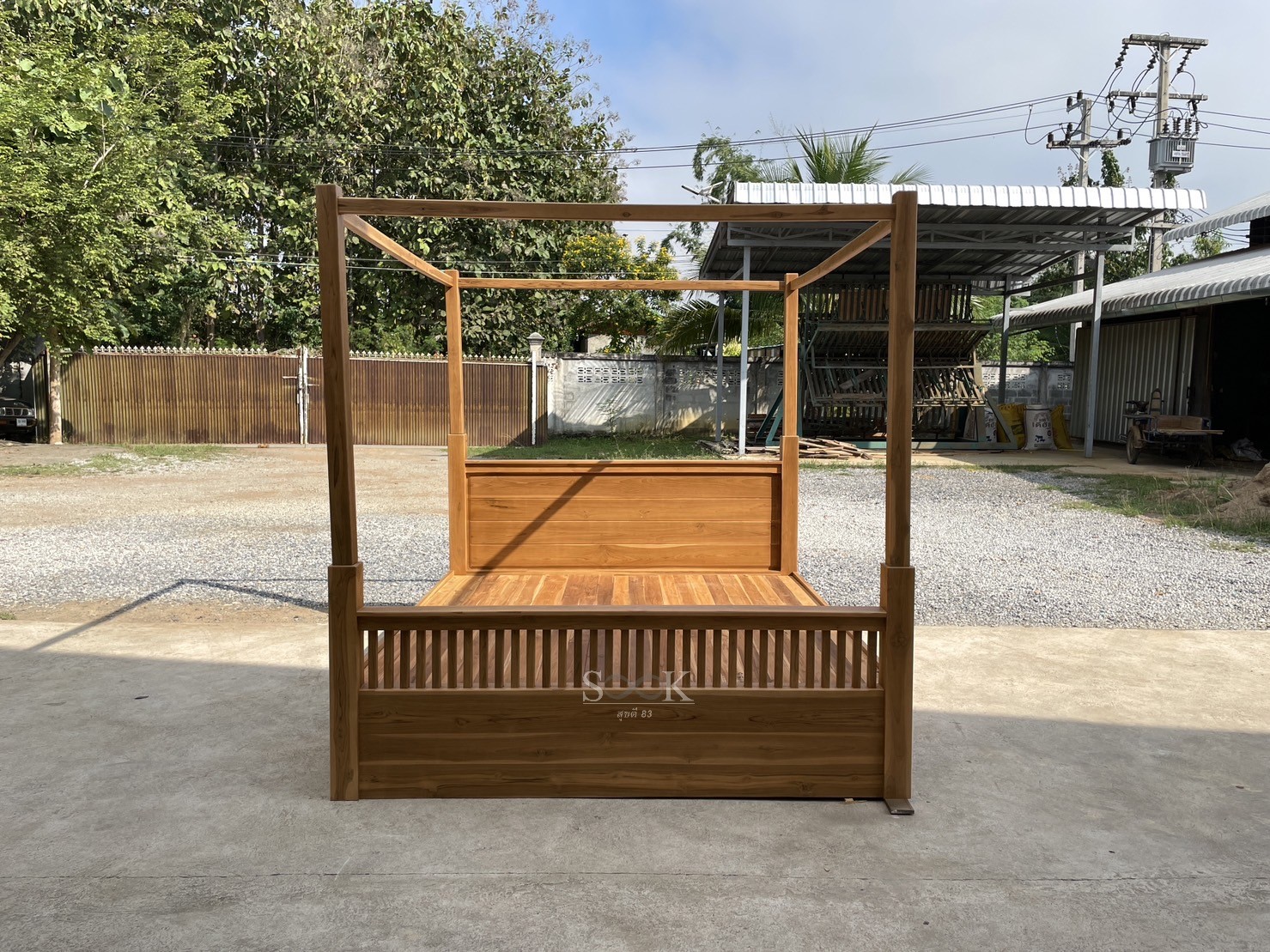 เตียงเสามุ้งมินิมอล (สีสัก)