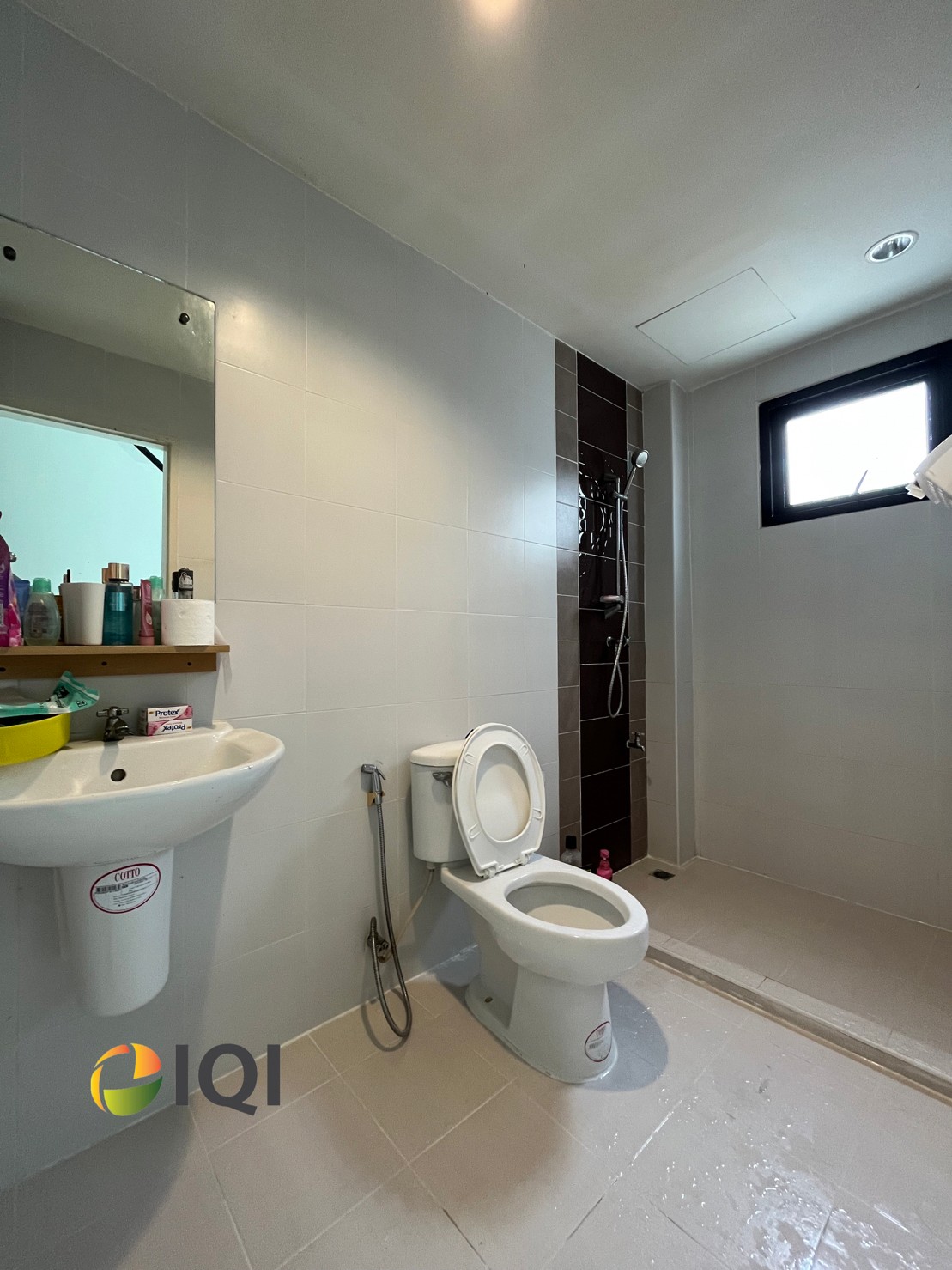 ขาย อาคารพาณิชย์ 3.5 ชั้น The Village ปัญญา-รามอินทรา