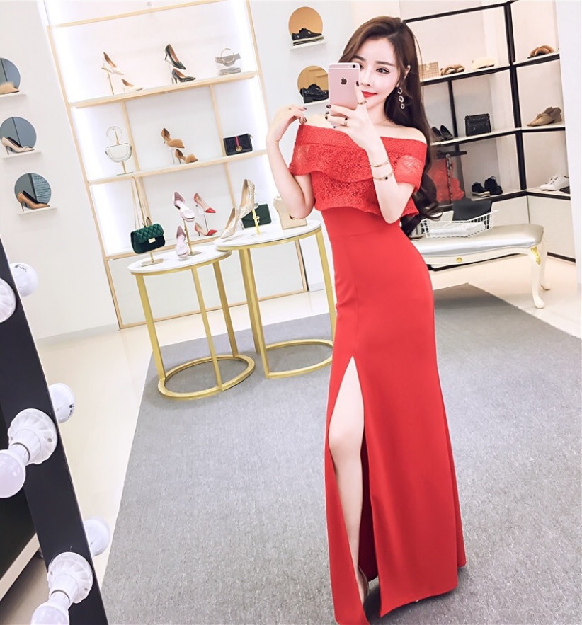 ชุดราตรีสีแดง ดีไซน์เปิดไหล่ ปิดต้นแขน ส่งฟรี ems