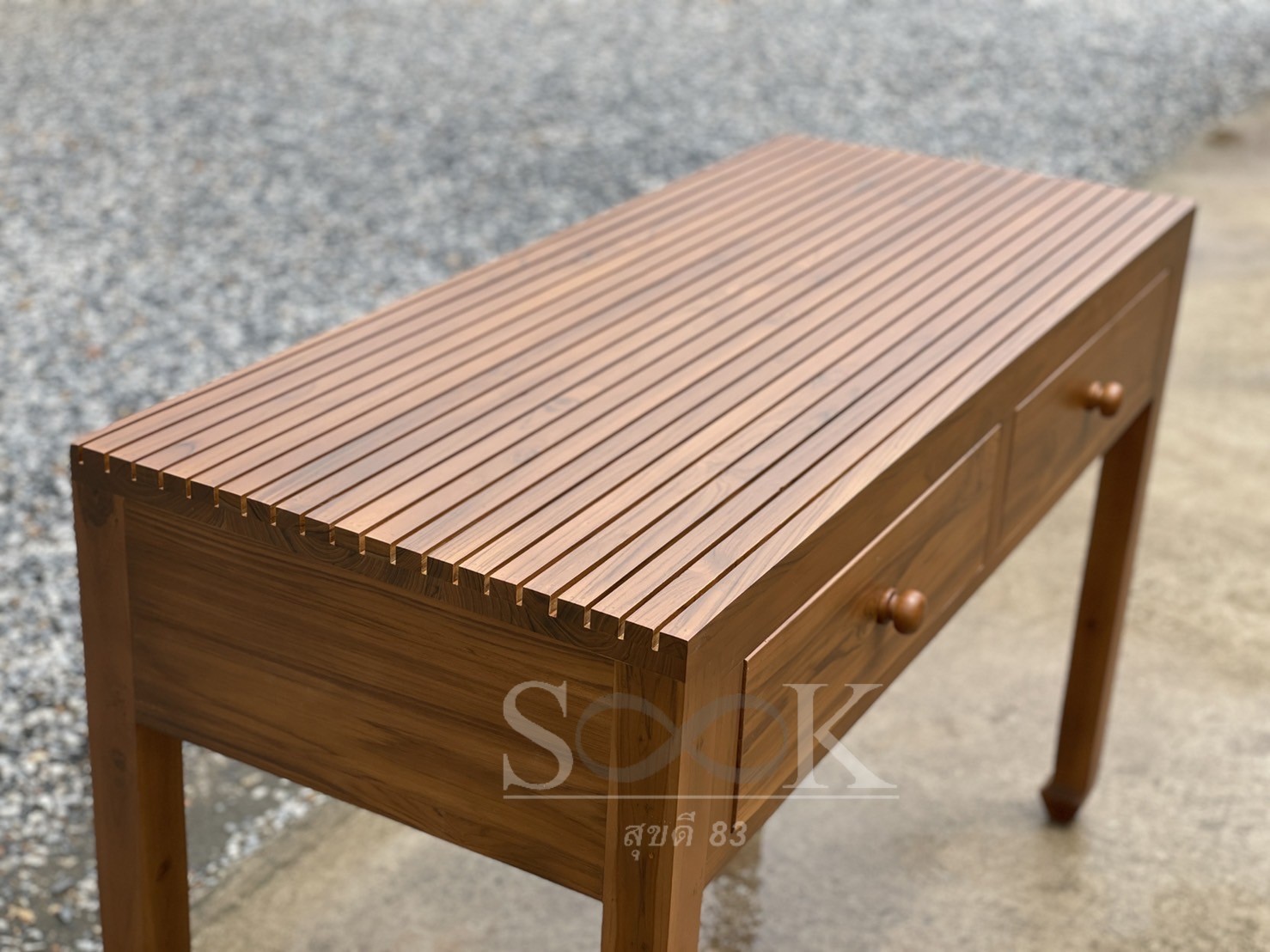 โต๊ะคอนโซลประดับซี่