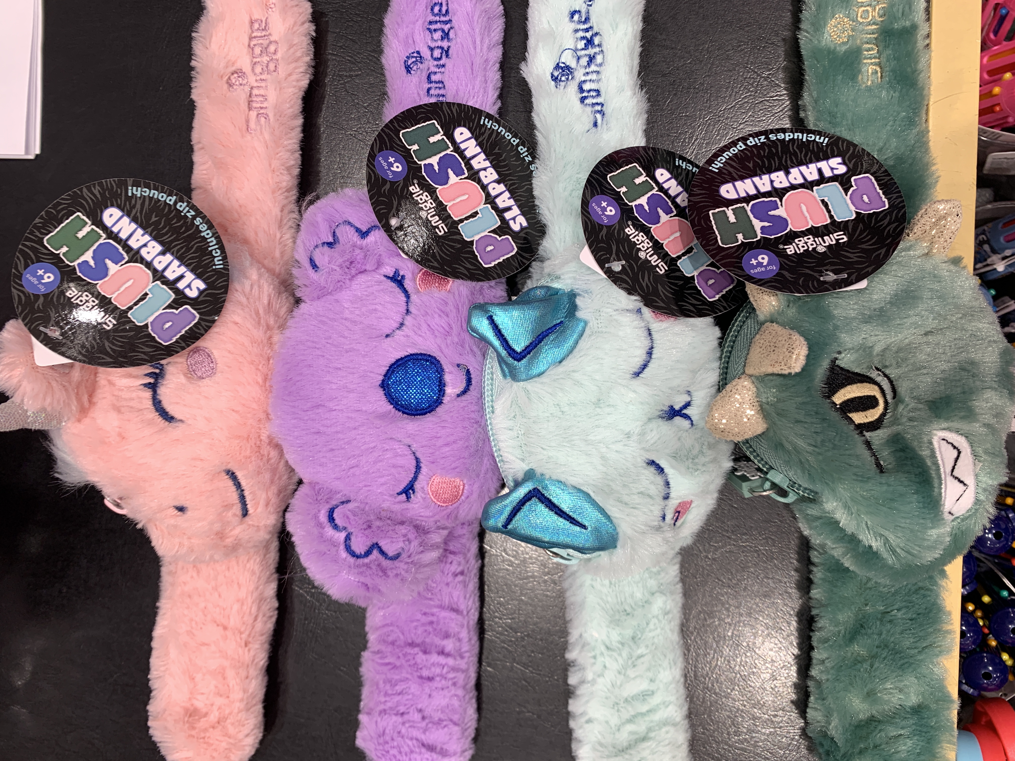 สายรัดข้อมือ Smiggle hug a bud slapband