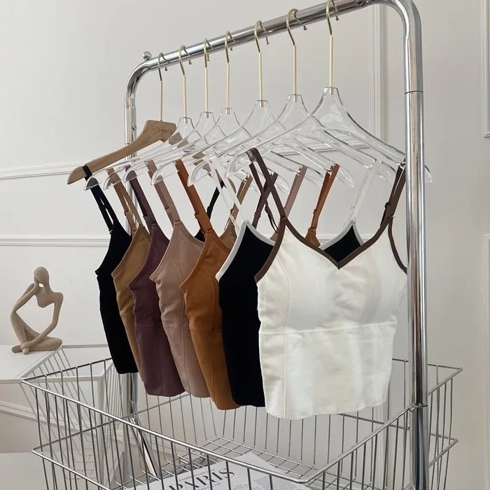 NA201 เสื้อบราสายเดี่ยวเอวลอยเซ็กซี่ จะใส่เป็นเสื้อแฟชั่นหรือเสื้อซับในก็ได้ทุกสถานการณ์ ตรงหน้าอกด้านในเป็นฟองน้ำมีช่องสามารถถอดออกได้ ตัวเสื้อเป็นผ้ายืดขยายได้ค่อนข้างดีใส่แล้วรัดรูปเข้าทรงสวยเลยค่ะ