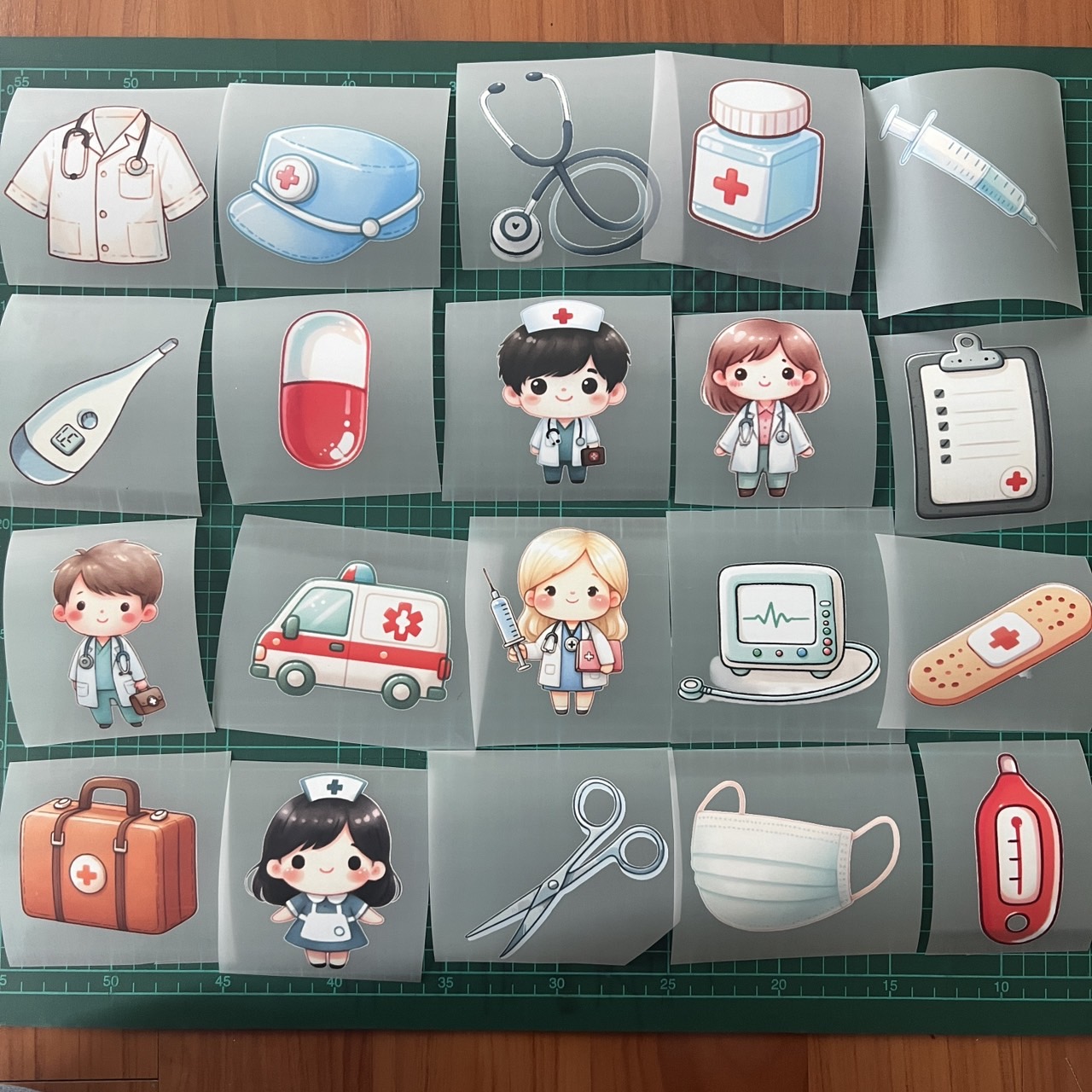 ตัวรีดติดเสื้อ คุณหมอ ฟิลม์รีดร้อน พิมพ์ลาย สติกเกอร์รีดติดเสื้อ สกรีนลาย ฟิลม์ DFT DTF