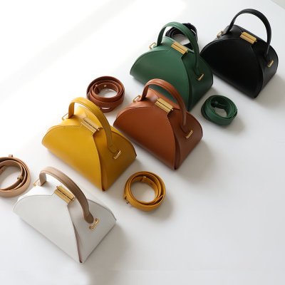 กระเป๋าหนังวัว รุ่น Pumpkin box bag