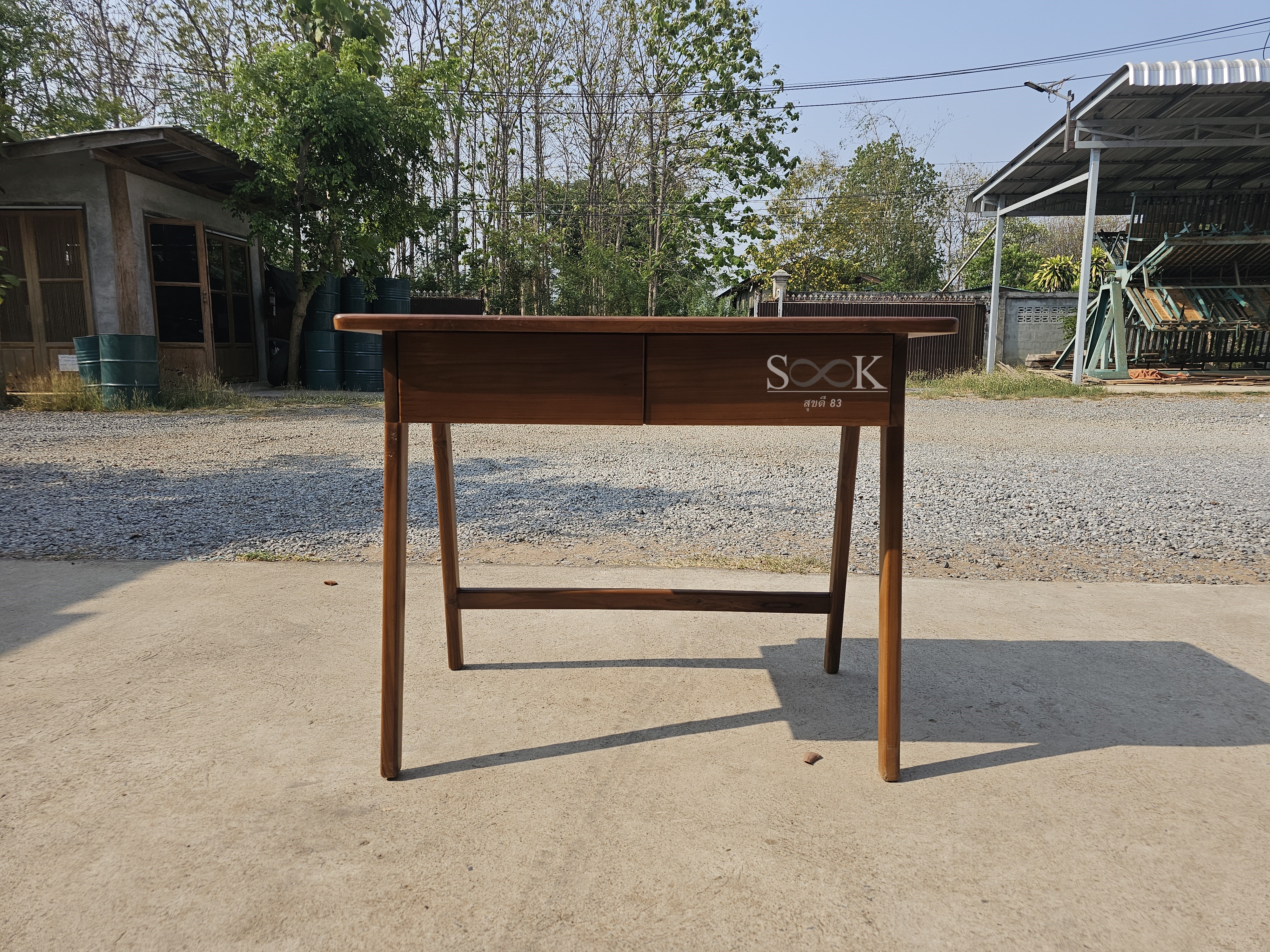 โต๊ะเขียนหนังสือมินิมอล