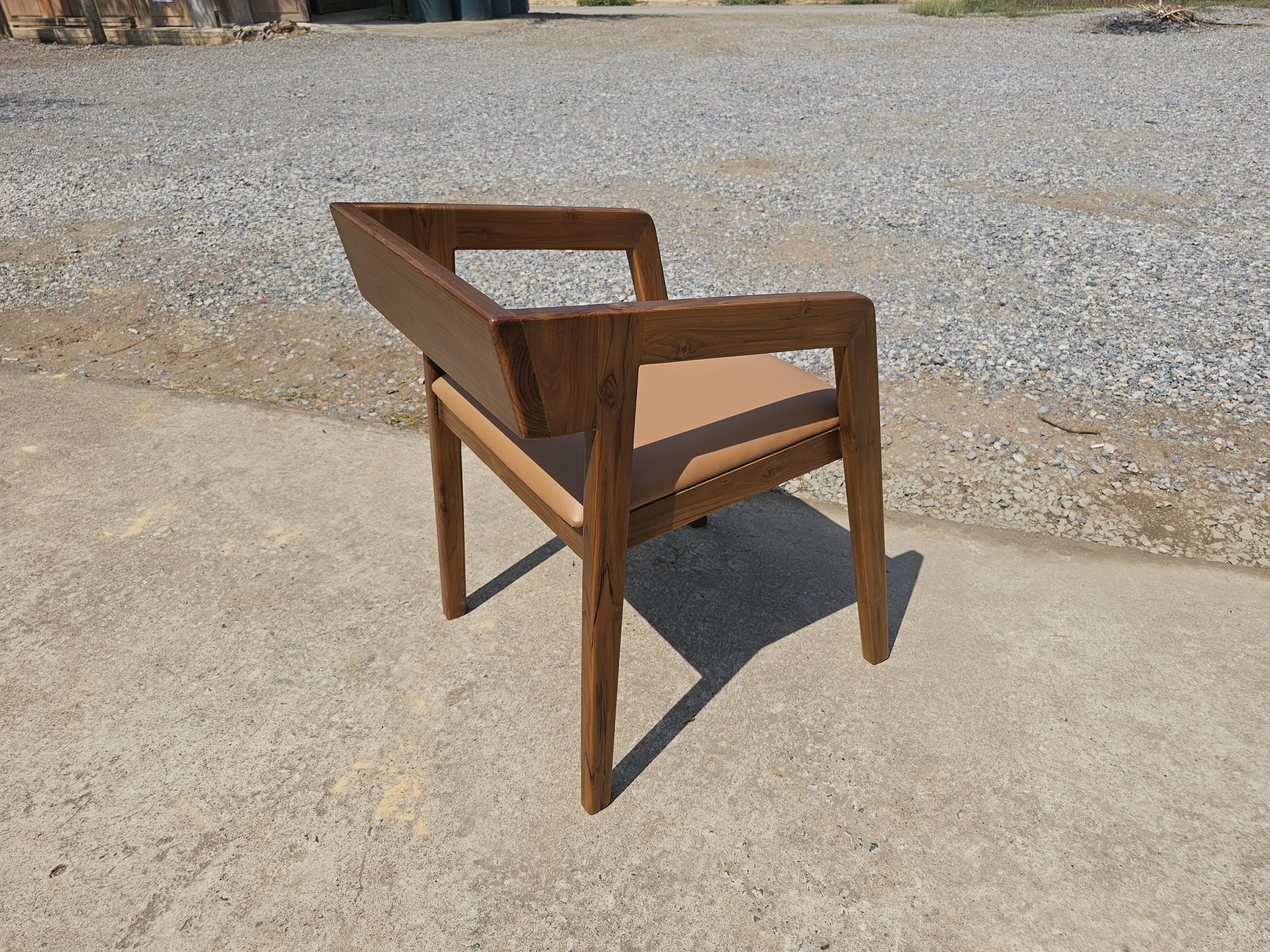 เก้าอี้แขนสโลปพนักกว้างเพิ่มเบาะ