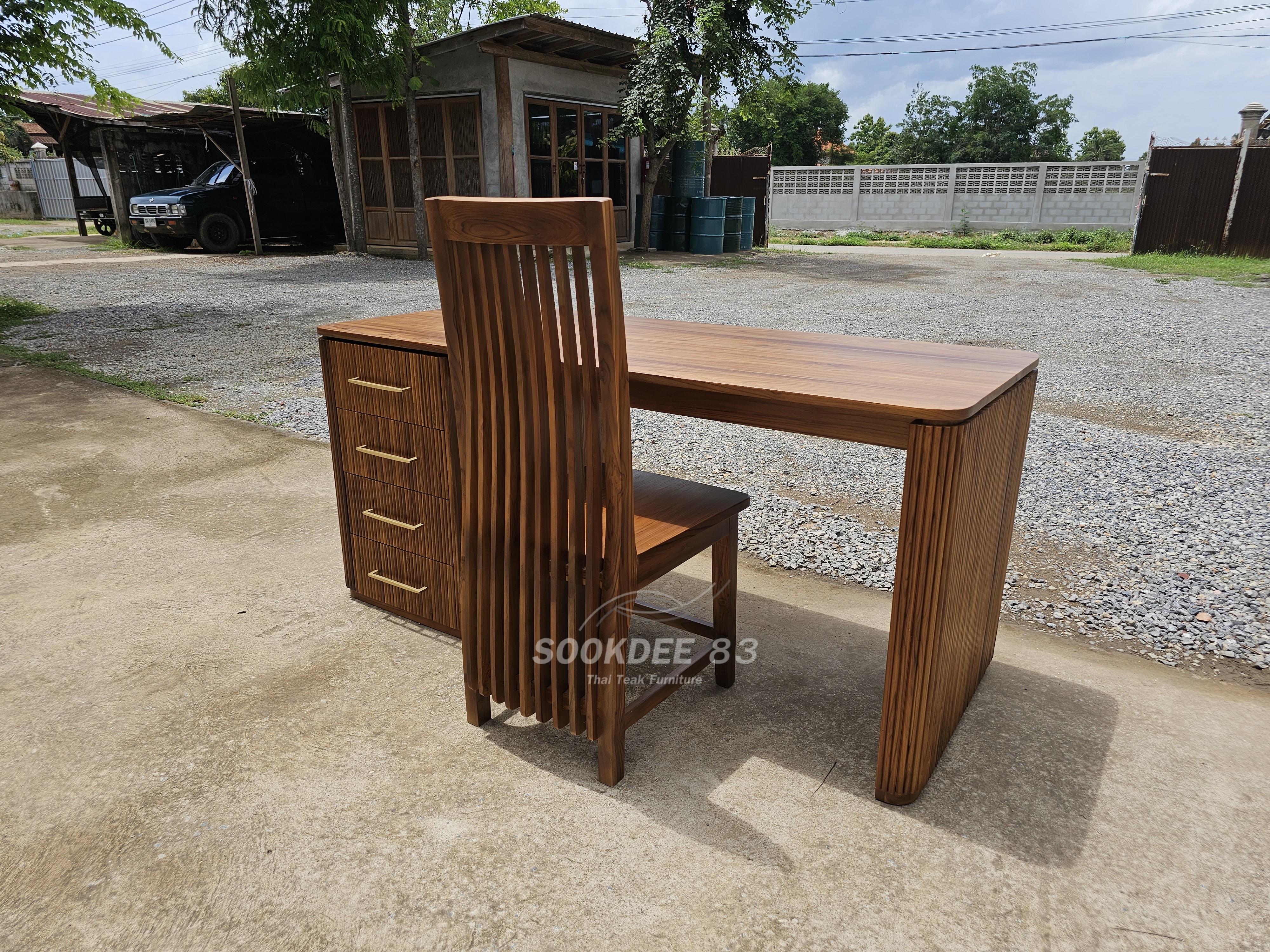 โต๊ะทำงานประดับซี่ พร้อมเก้าอี้ (ไม่รวมมือจับ)