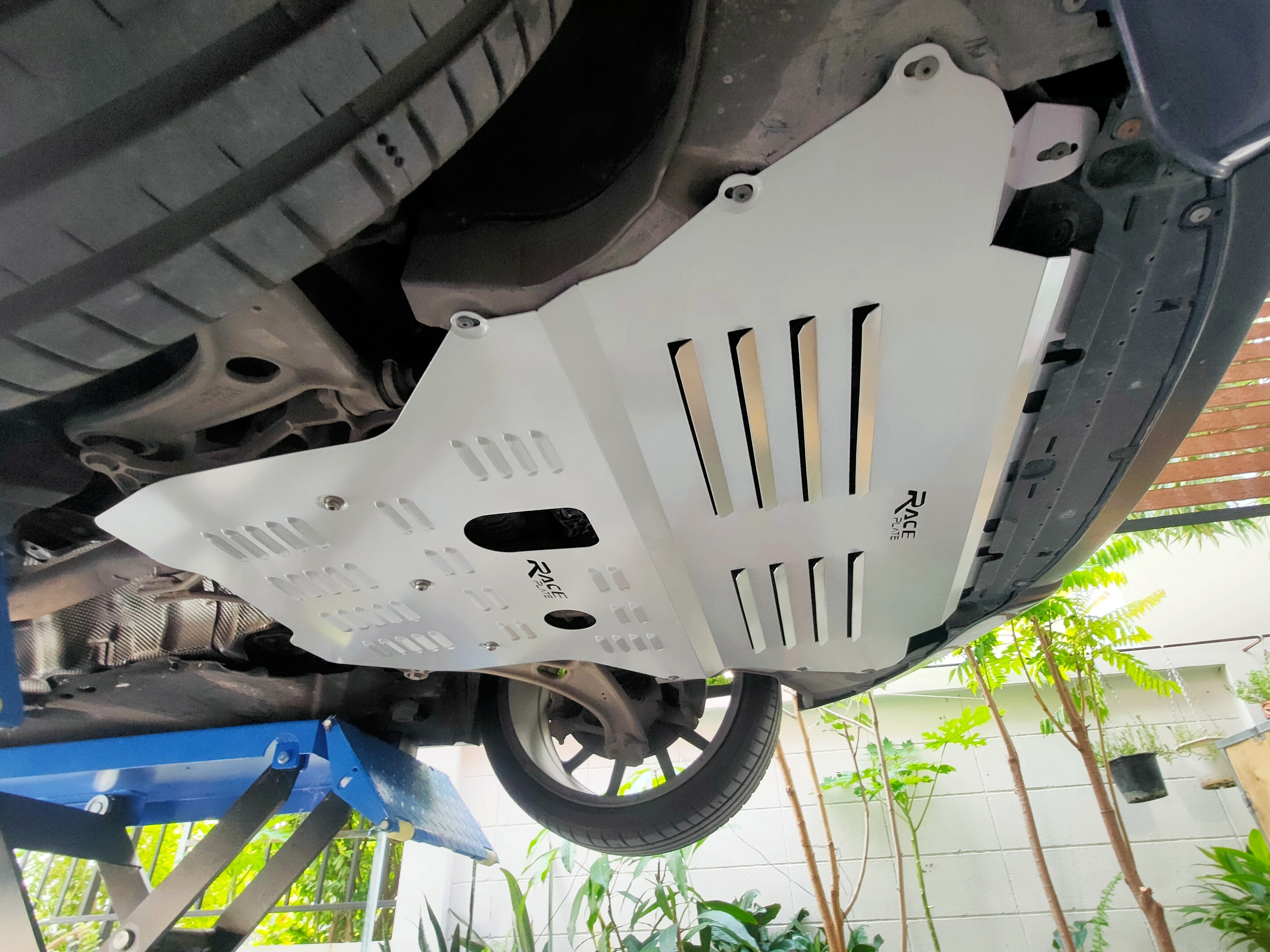 แผ่นปิดใต้ห้องเครื่องอลูมิเนียม Audi TT MK3 2014-23 Raceplate_Undertray