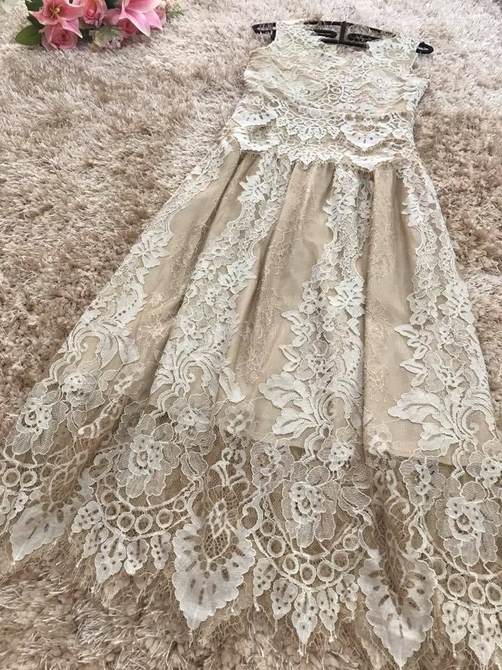 ชุดเดรสยาว ผ้าลูกไม้สีครีม สุดสวย ส่งฟรี