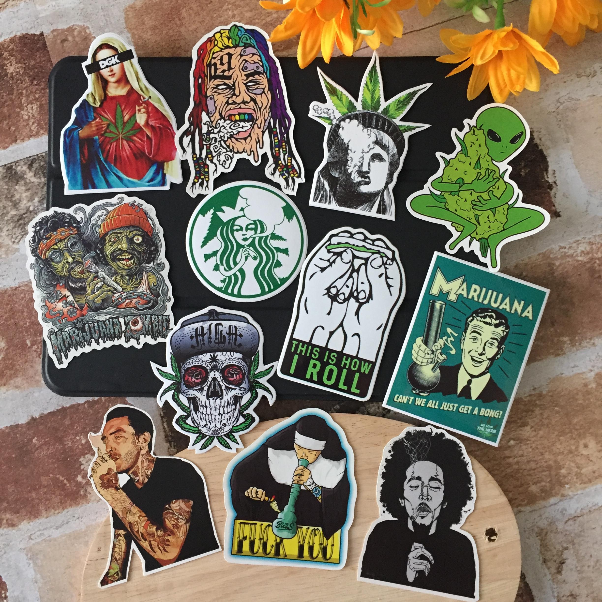 กัญชา สายเขียว สติกเกอร์ เคลือบกันน้ำ ลายแนวๆ ไดคัท ติดกระเป๋าเดินทาง โน้ตบุ๊ค เคสโทรศัพท์ กระบอกน้ำ Waterproof Decal Sticker