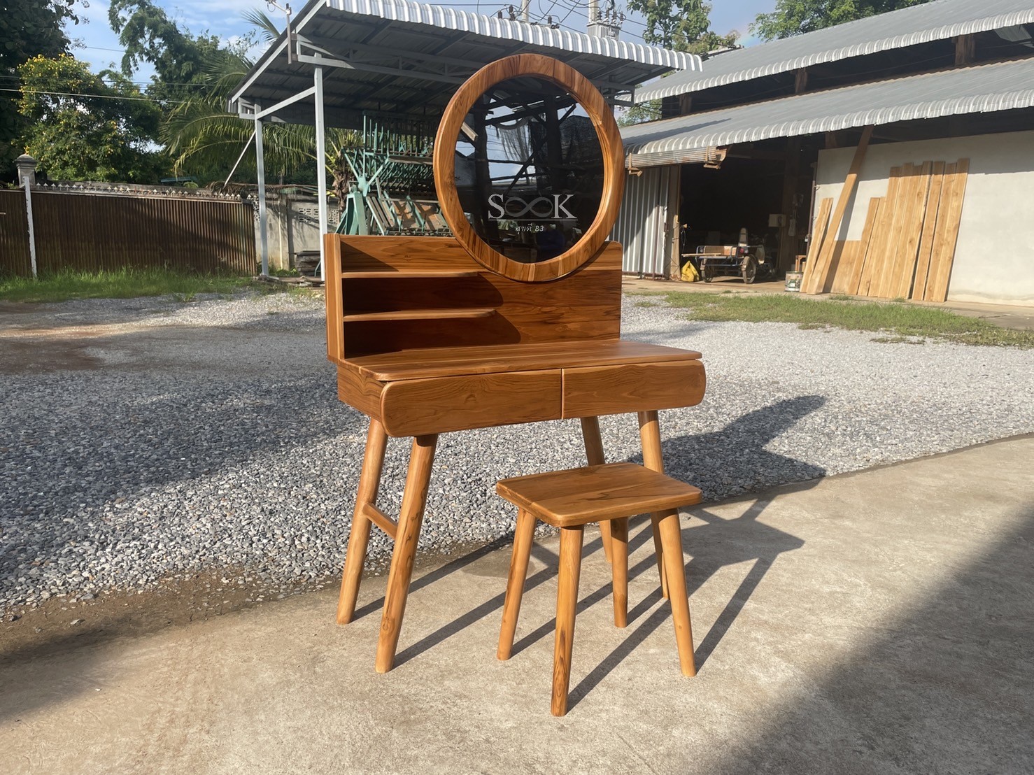 โต๊ะเครื่องแป้งวงกลมมินิมอล