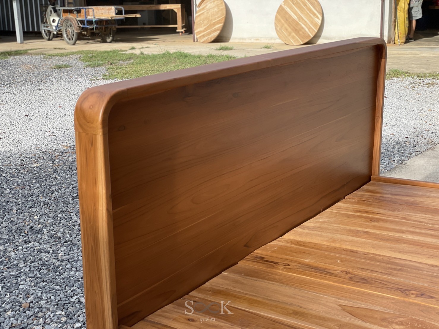 เตียงมินิมอลแคปซูลพื้นโล่ง