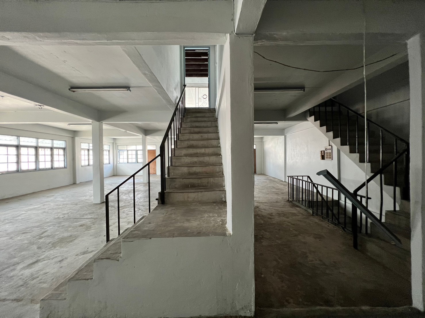 ขาย/ให้เช่า อาคารพาณิชย์ 3 คูหา 4 ชั้นครึ่ง ตั้งอยู่พระราม 3 ซอย 19