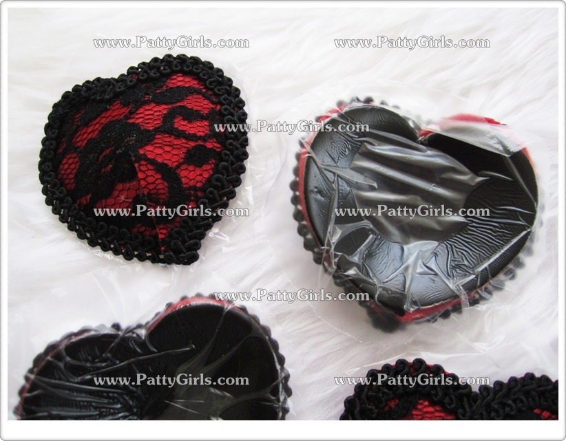 A008 ที่แปะหน้าอกเซ็กซี่ ที่แปะหัวนมเป็นแผ่นเคลือบซิลิโคนเหนียวรูปทรงหัวใจสีแดงตกแต่งด้วยลูกไม้สีดำตามรูปเลยค่ะ ***จำนวน 1 คู่หรือ 2 ชิ้น