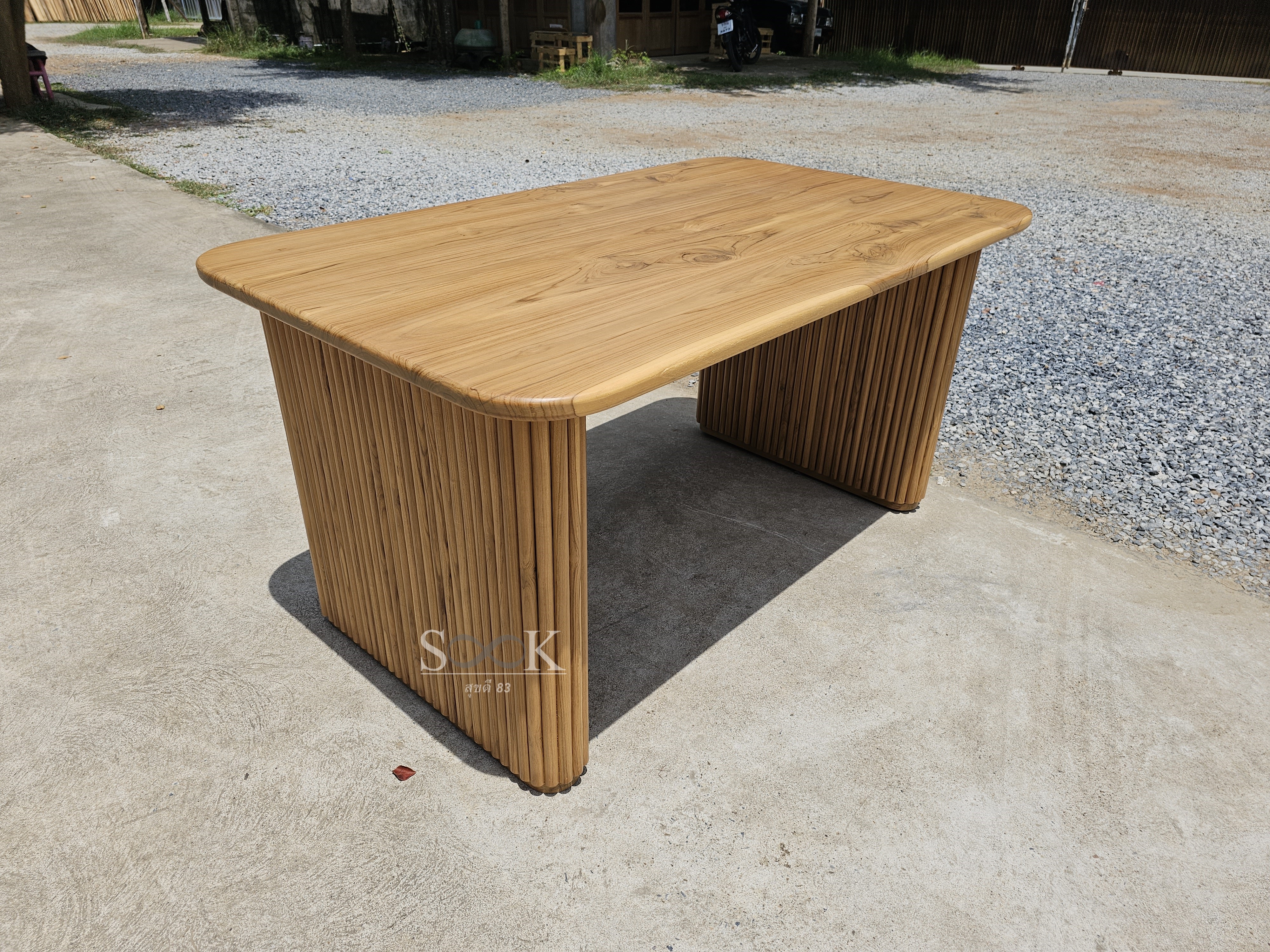 โต๊ะขากล่องประดับซี่กลม (สีสัก)