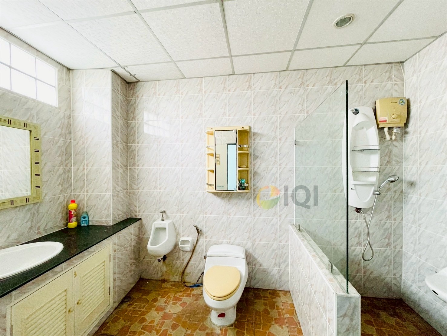 ขายอาคารพาณิชย์ 5 ชั้นครึ่ง ติดถนนอรุณอมรินทร์ ทำเลดีสามารถทำธุรกิจได้หลายอย่าง