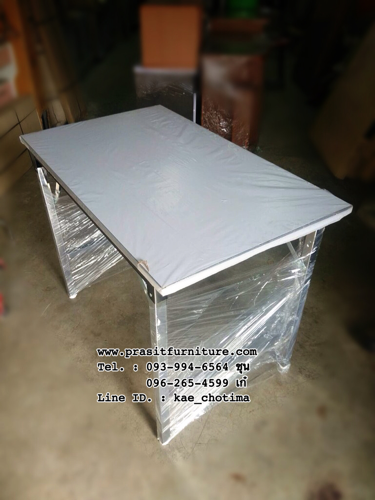 โต๊ะพับโฟเมก้า หน้าขาวเงา ขาชุบโครเมียม