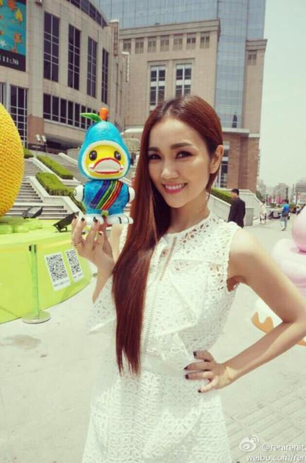 ชุดเดรสยาวผ้าถักโครเชต์แขนกุดสีขาว ส่งฟรี ems