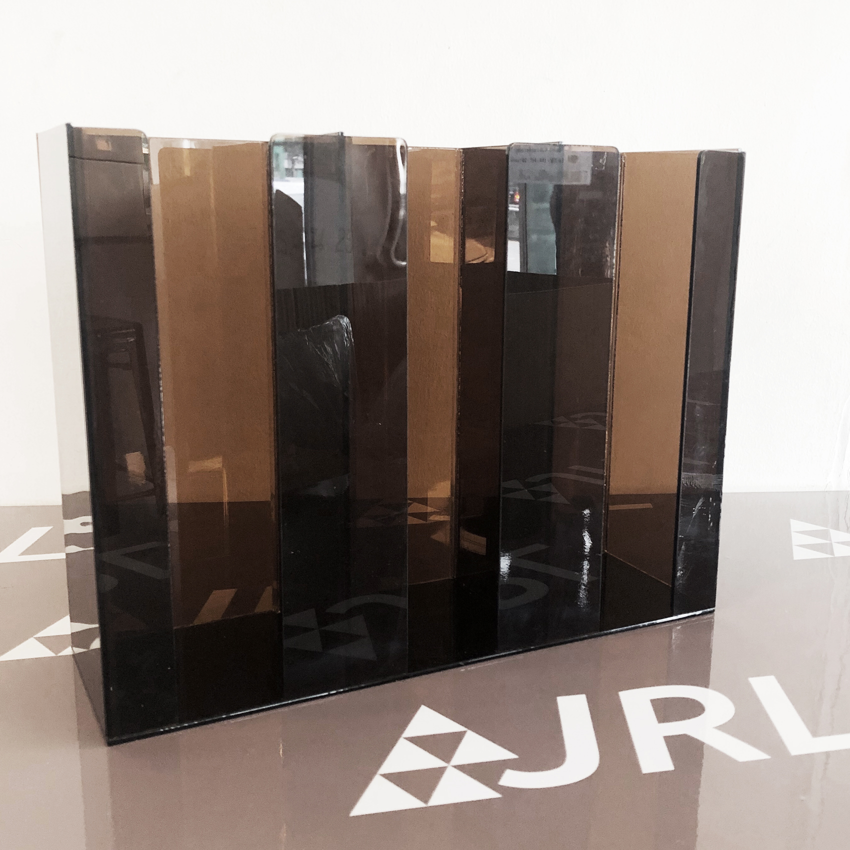 JRL ที่ใส่แก้วอคริลิก 3 ช่อง (สีน้ำตาล)