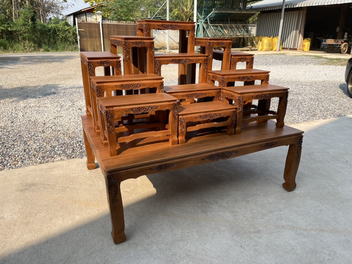 โต๊ะหมู่บูชา 12 ตัว x 9 นิ้ว แกะลาย