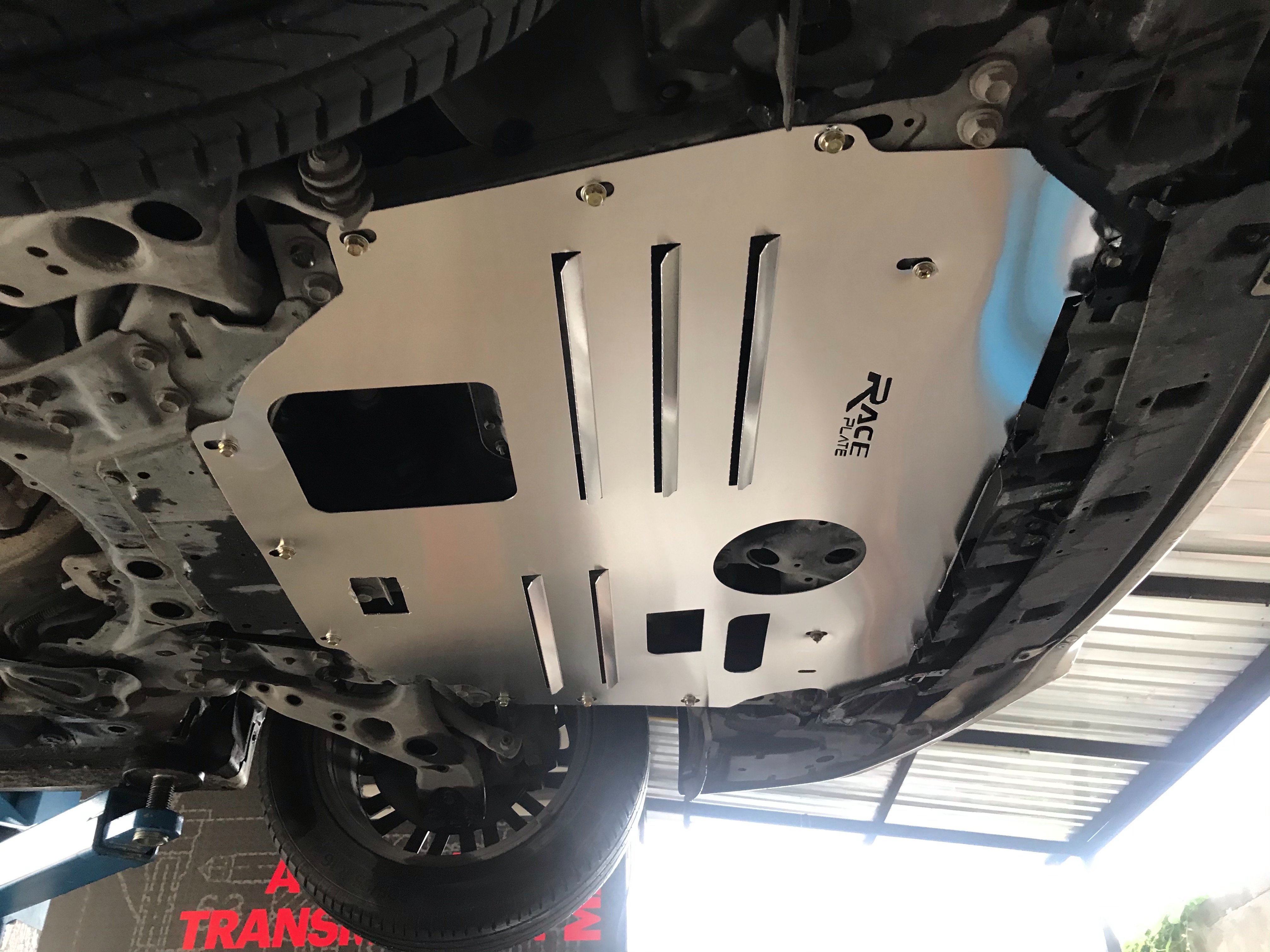 แผ่นปิดใต้ห้องเครื่องอลูมิเนียม Toyota Prius Raceplate_Undertray
