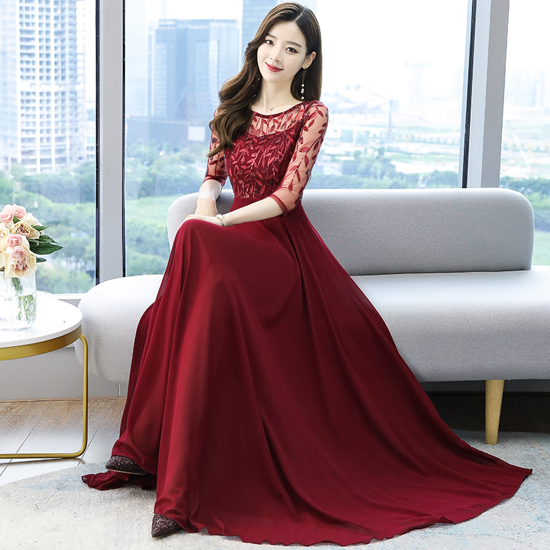 ชุดเดรสราตรียาวสีไวน์แดง แขนยาวสามส่วน สวยหรูดูดีมากค่ะ ส่งฟรี