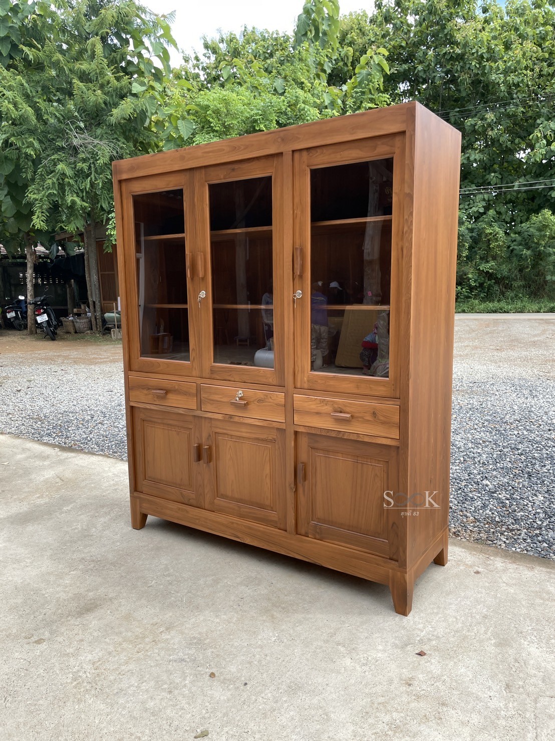 ตู้โชว์ 1.5 ม. มีขา