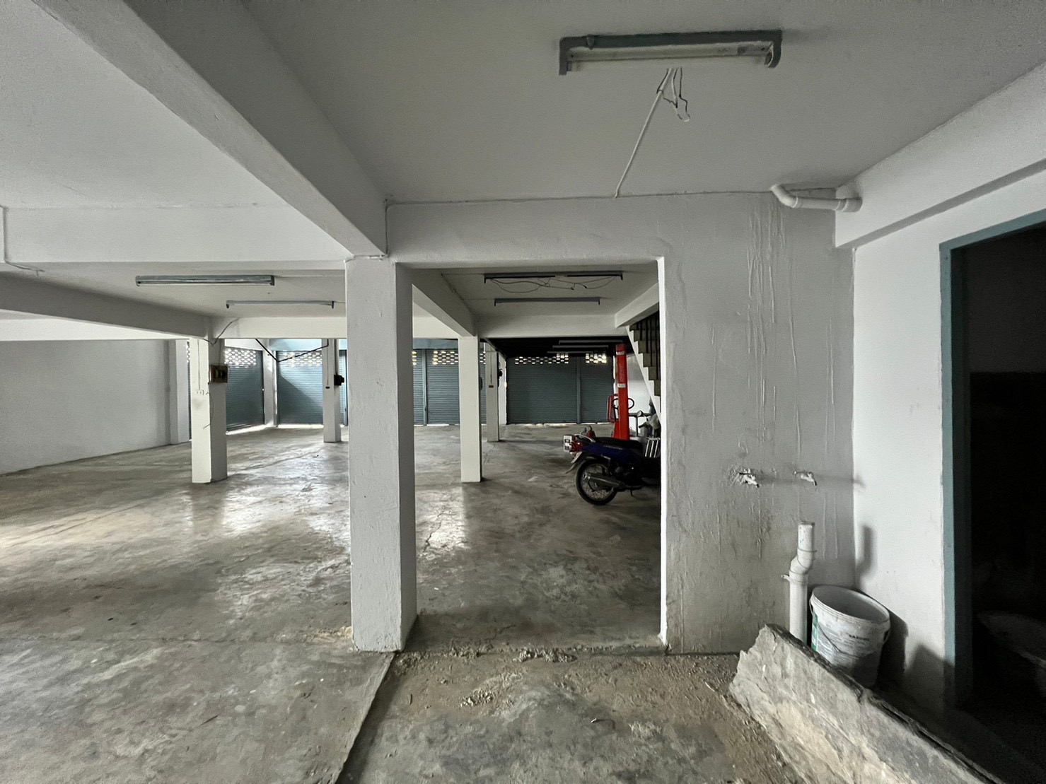 ขาย/ให้เช่า อาคารพาณิชย์ 3 คูหา 4 ชั้นครึ่ง ตั้งอยู่พระราม 3 ซอย 19