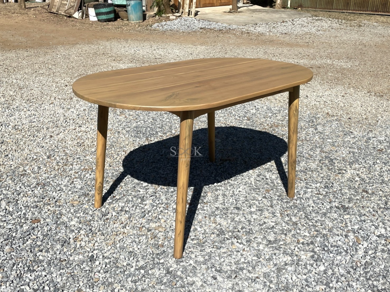 โต๊ะวงรีมินิมอล