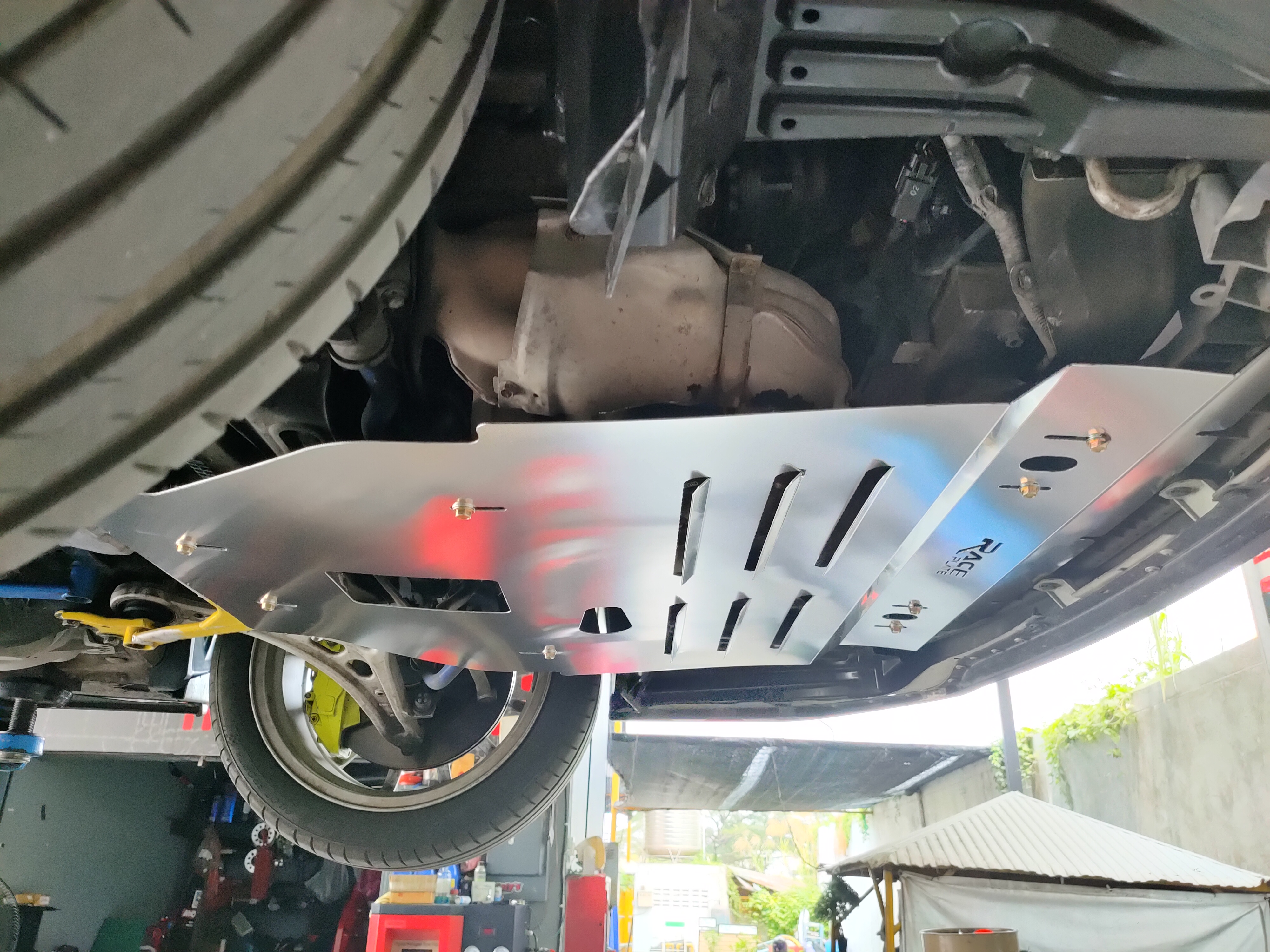 แผ่นปิดใต้ห้องเครื่องอลูมิเนียม Subaru Impreza GH แมว Raceplate_Undertray