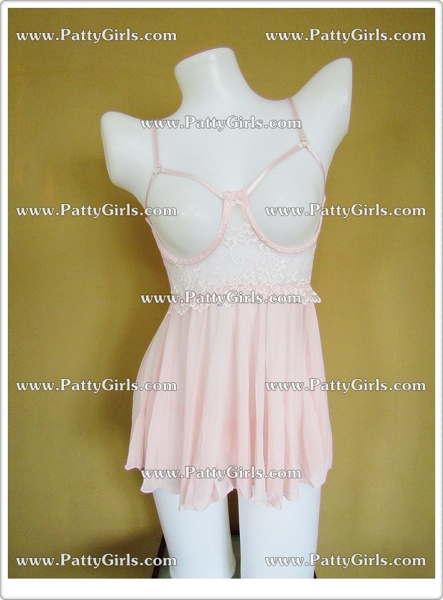 N900 ชุดนอนเซ็กซี่ ชุดนอนซีทรูตัดเย็บผสมกับผ้าลูกไม้สวมใส่แบบใช้สายคล้องไหล่ บราเป็นแบบมีโครงดีไซน์หน้าอกเปิดโล่งๆด้านหลังเป็นขอเกี่ยว2จุด(กลางหลังและขอบกระโปรง) มาพร้อมกับจีสตริงลูกไม้เปิดเป้าตามรูปถ่ายสินค้าจริงเลยค่ะ