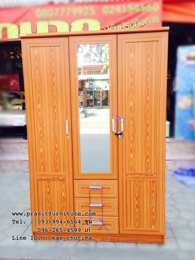 ตู้เสื้อผ้า 3 บาน กระจกกลาง รุ่น W451M ขนาด 135 ซม.