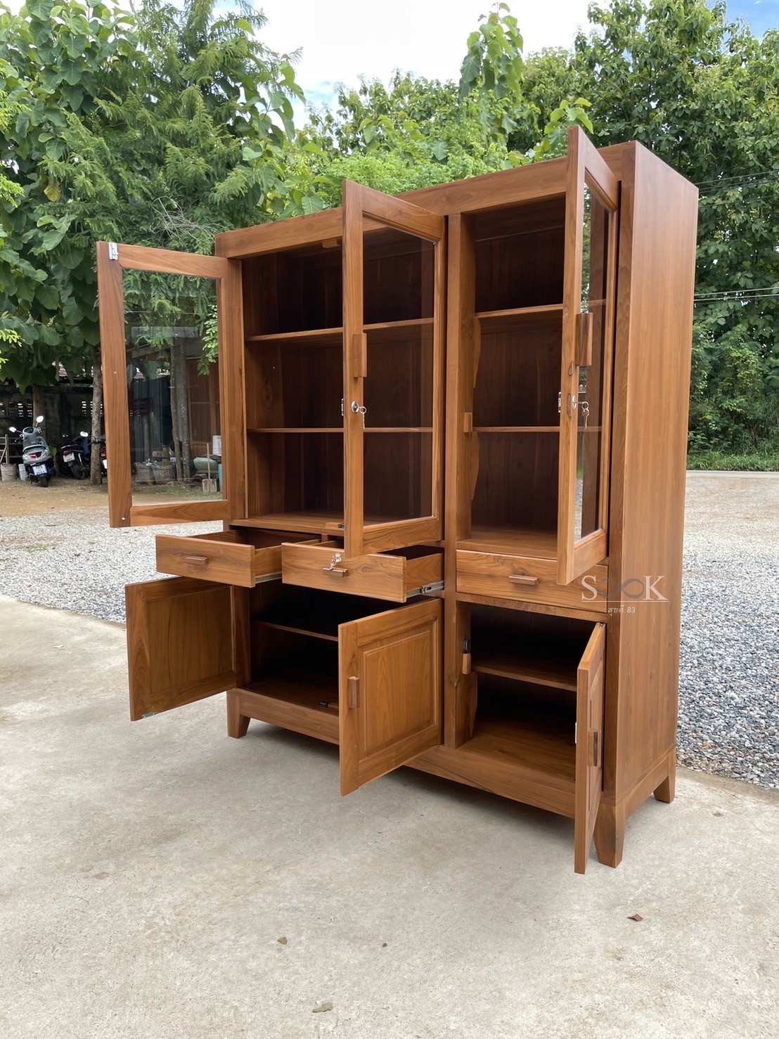 ตู้โชว์ 1.5 ม. มีขา