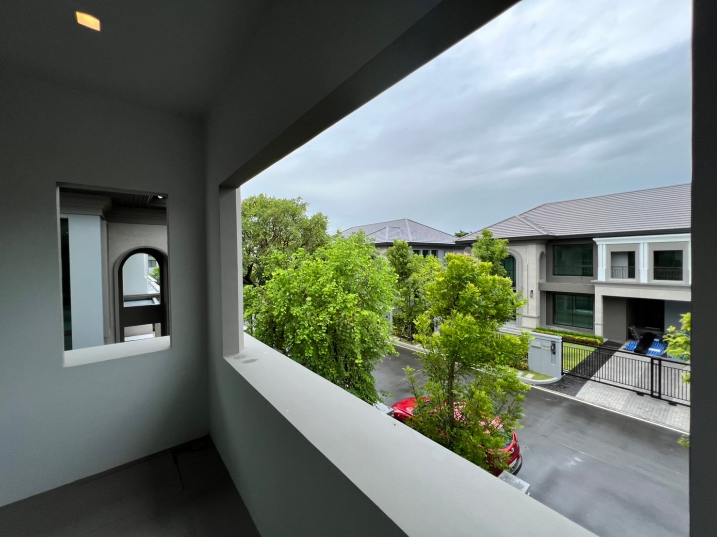 ขาย บ้านใหม่ แบบ BARE SHELL ไม่เคยเข้าอยู่ โครงการ Grand Bangkok Boulevard บางนา-อ่อนนุช