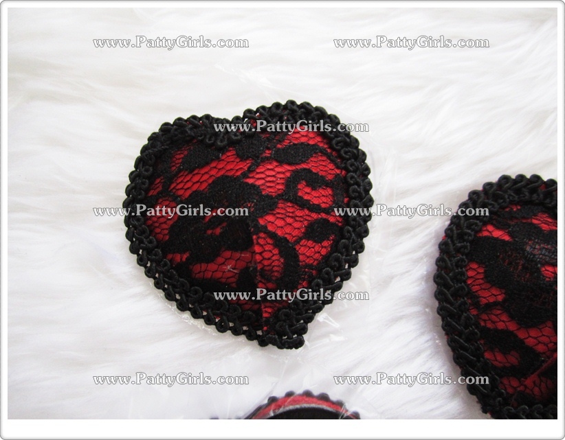 A008 ที่แปะหน้าอกเซ็กซี่ ที่แปะหัวนมเป็นแผ่นเคลือบซิลิโคนเหนียวรูปทรงหัวใจสีแดงตกแต่งด้วยลูกไม้สีดำตามรูปเลยค่ะ ***จำนวน 1 คู่หรือ 2 ชิ้น