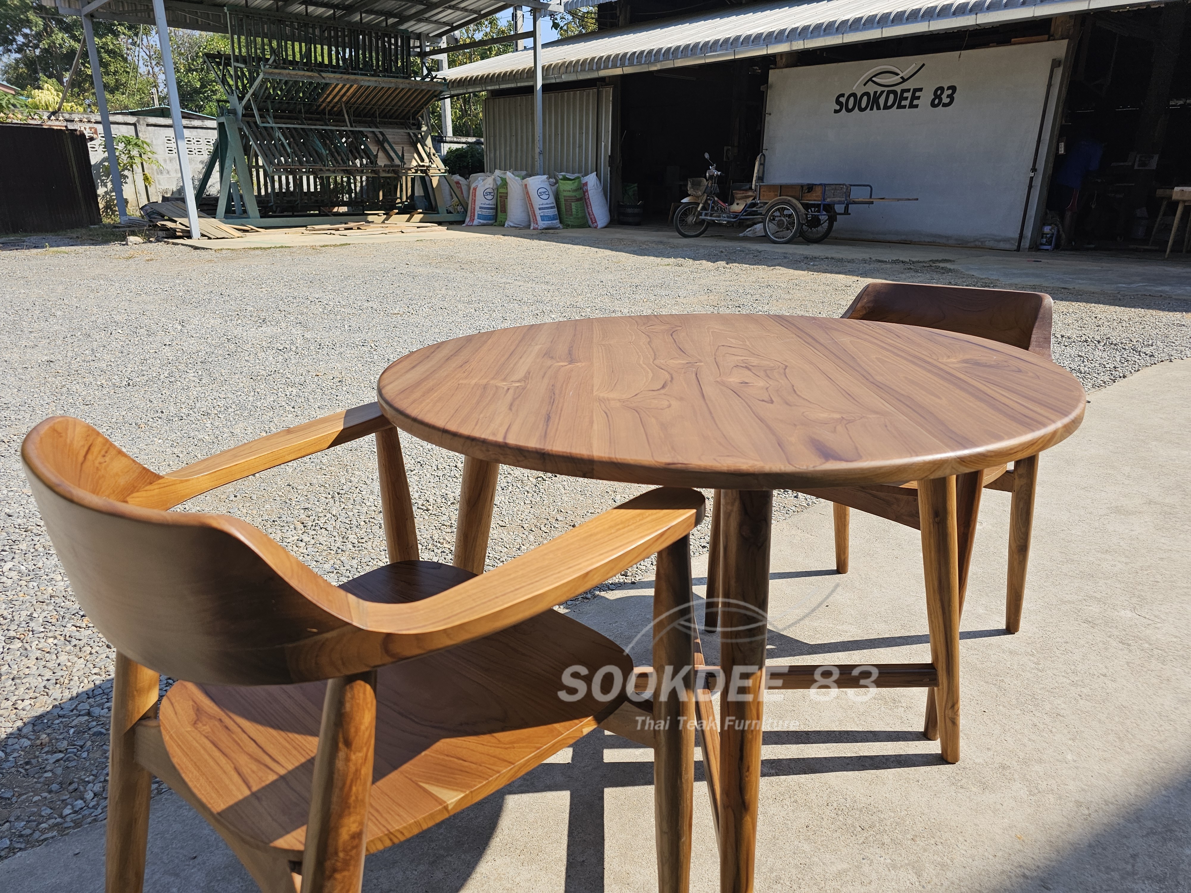 ชุดโต๊ะกลมอะเมซอนมีที่วางเท้า 1 ม. เก้าอี้ฮิโรชิมา