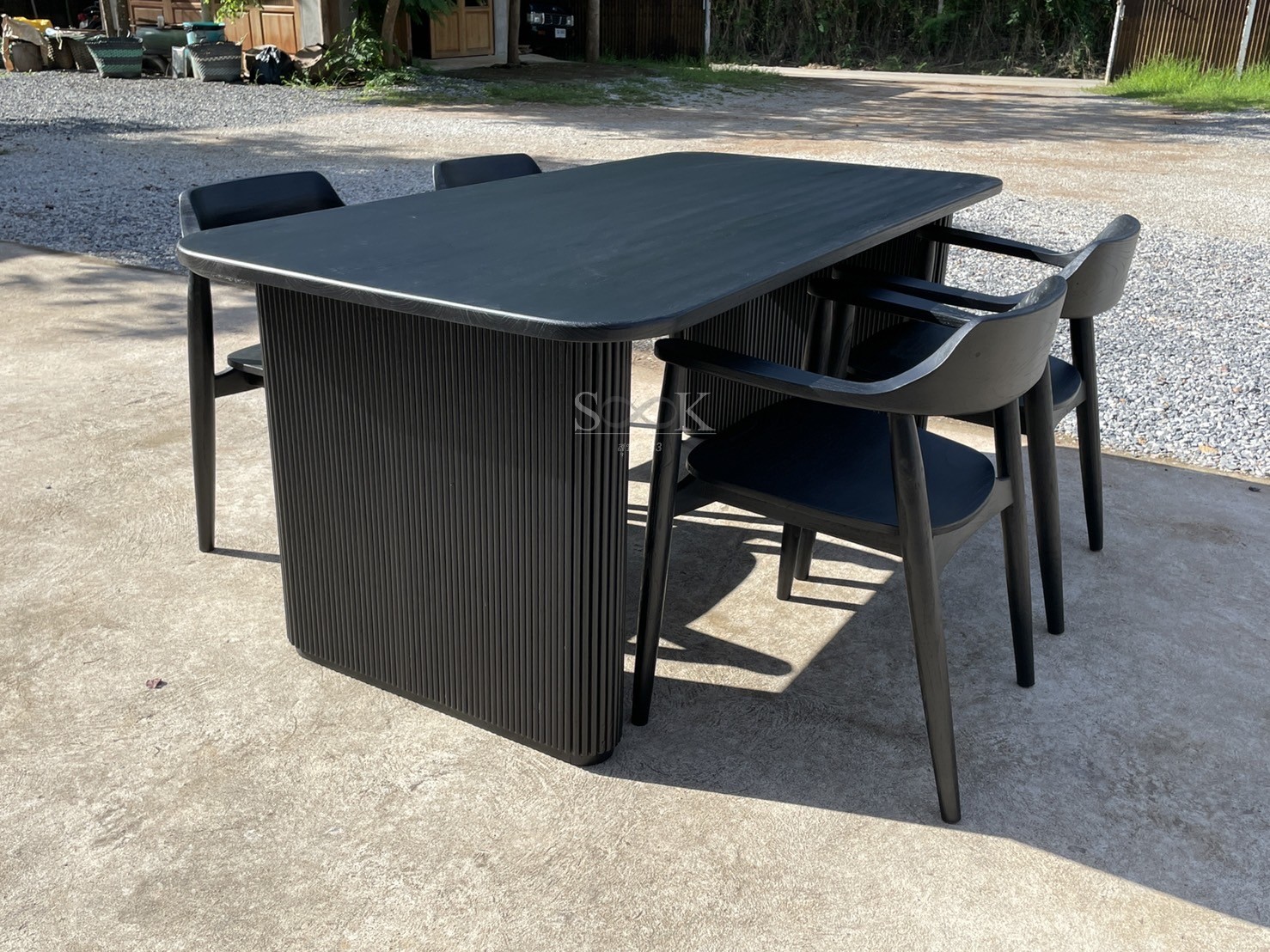 ชุดโต๊ะกินข้าวขากล่องประดับซี่ (สีสัก)