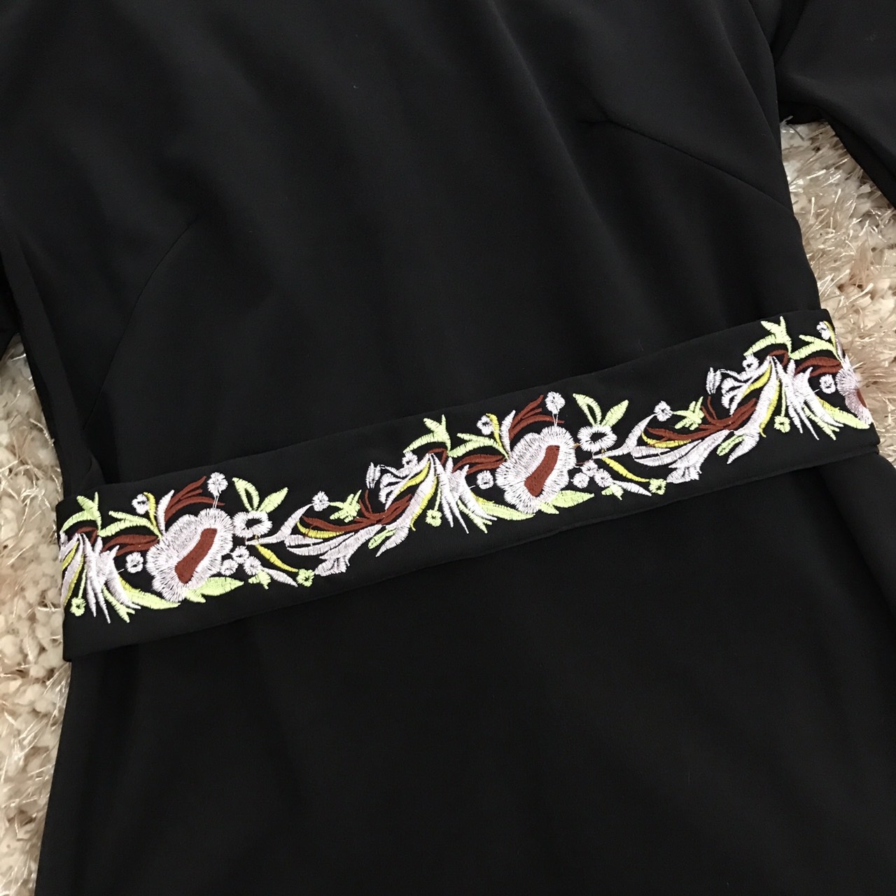 ชุดเดรสสีดำ แขนยาวสามส่วน ส่งฟรี ems