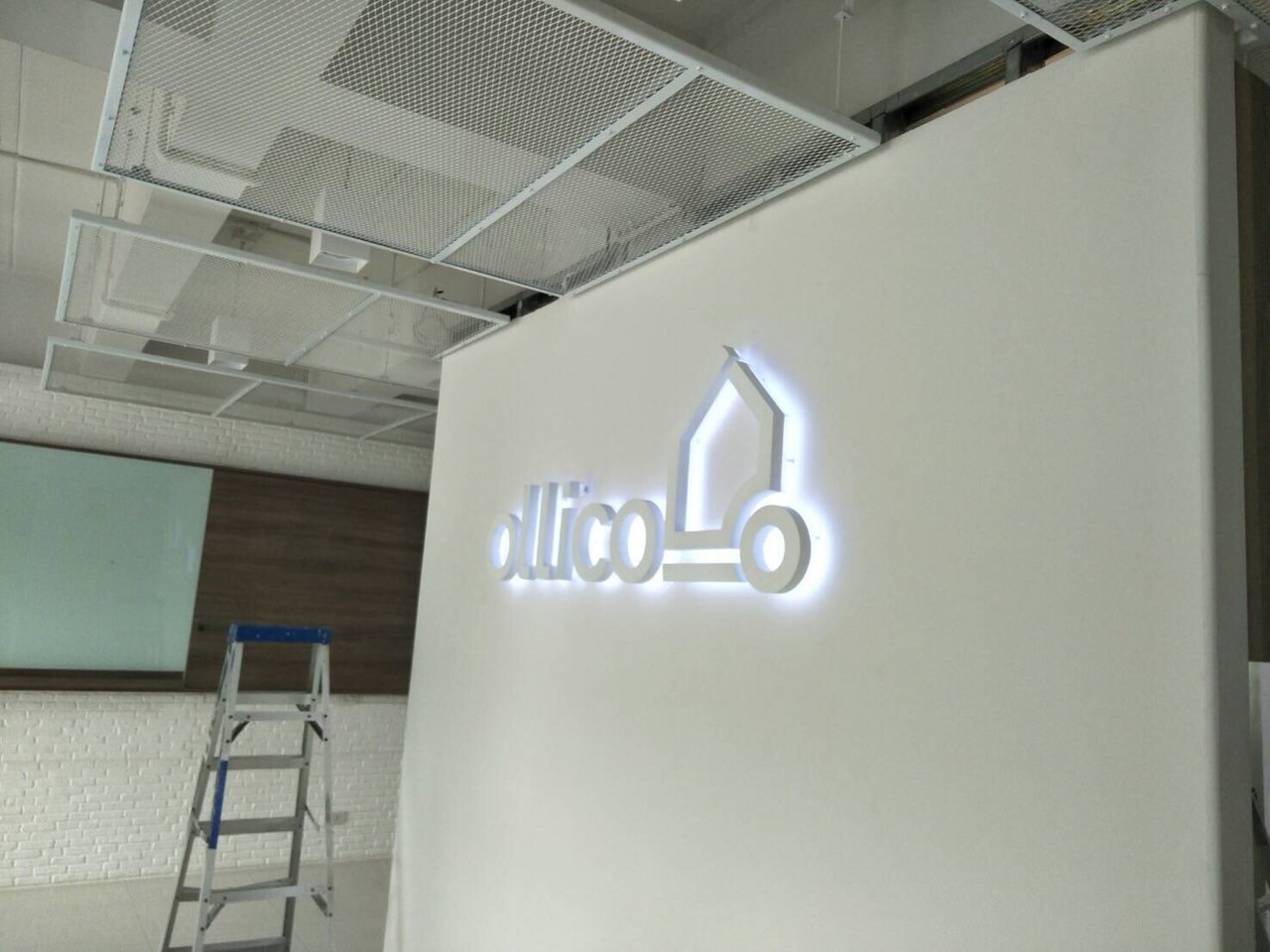 ป้ายไฟออกหลัง