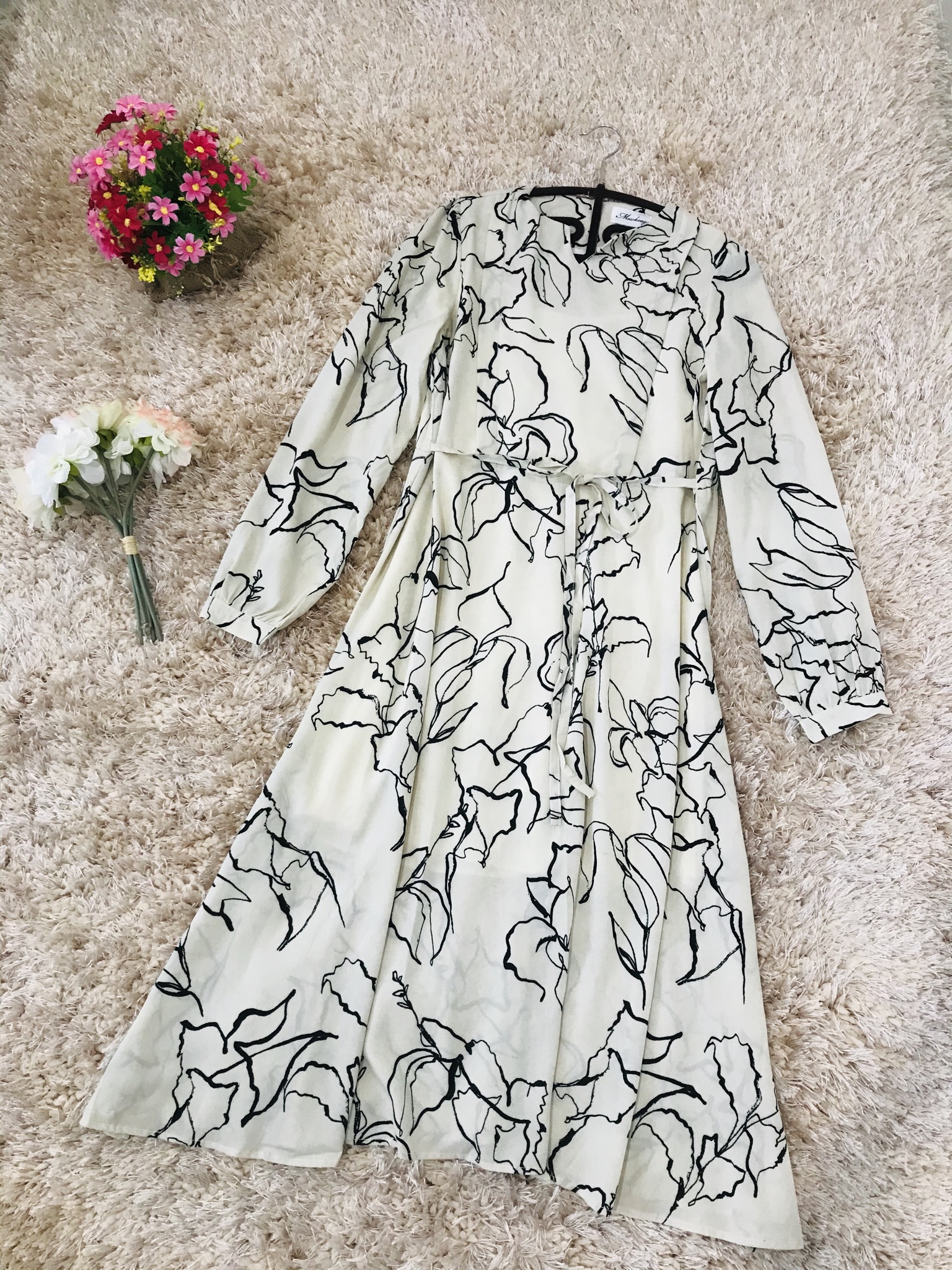 ชุดเดรสยาวสีครีม ผ้าโพลีเอสเตอร์ผสม เนื้อนิ่ม ทิ้งตัวสวย ส่งฟรี ems