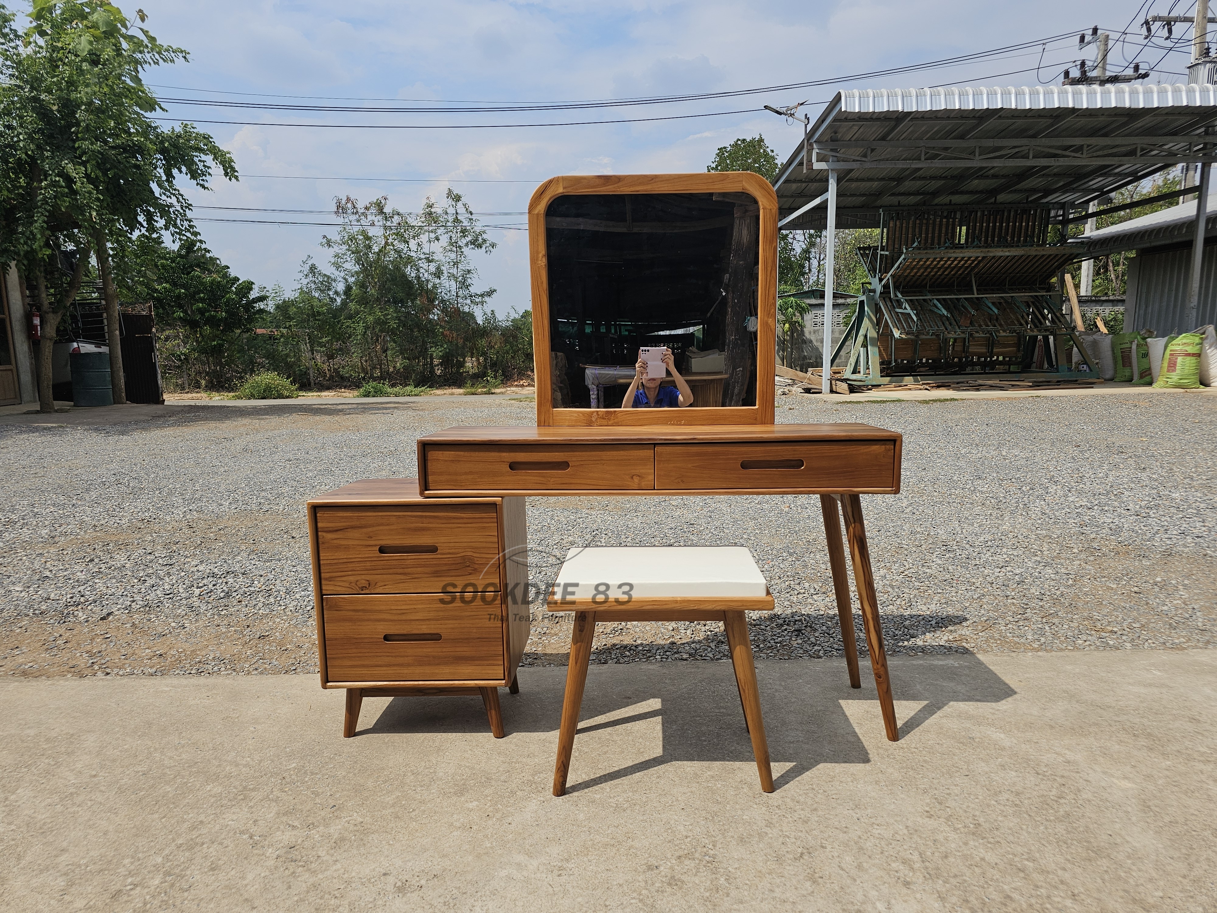 โต๊ะเครื่องแป้งมินิมอลโมเดิร์นผสมตู้ลิ้นชัก