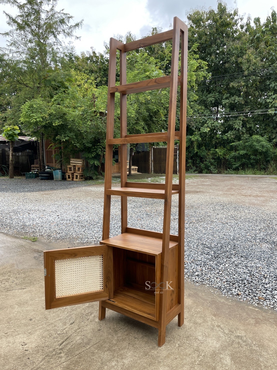 ชั้นวางของขั้นบันได บานหวาย