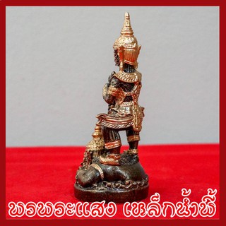 ท้าวเวสสุวรรณประทับราหู สูง 5 นิ้ว ฐาน 2.5 นิ้ว เนื้อมวลสารแร่เหล็กน้ำพี้