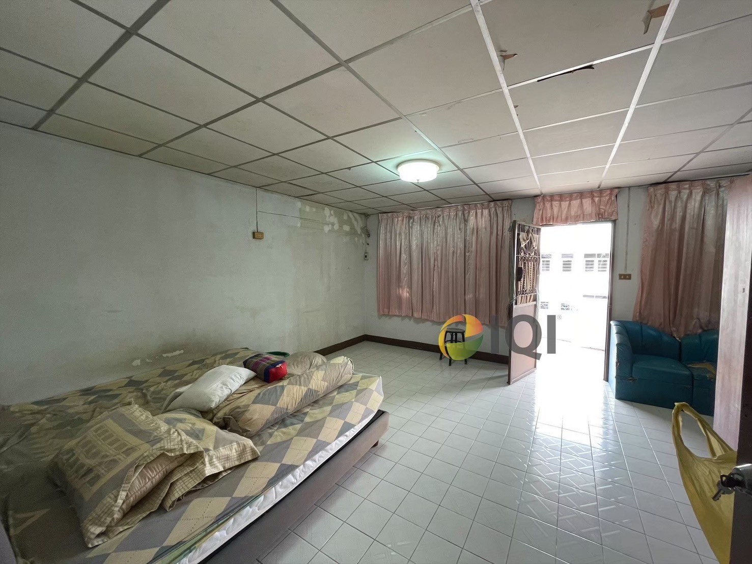 ทาวน์เฮาส์ 3 ชั้น ซอยบรมราชชนนี 11 หลังห้างเซ็นทรัลปิ่นเกล้า สภาพดี พร้อมอยู่