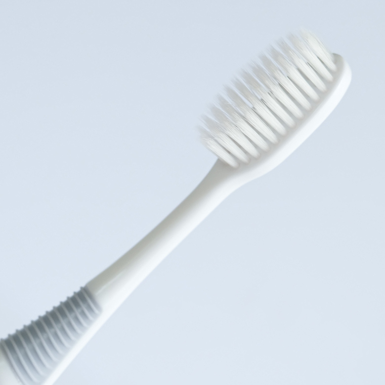 19075-แปรงสีฟัน โฟกัส วิปปิ้ง ฟิค (12 ชิ้น)